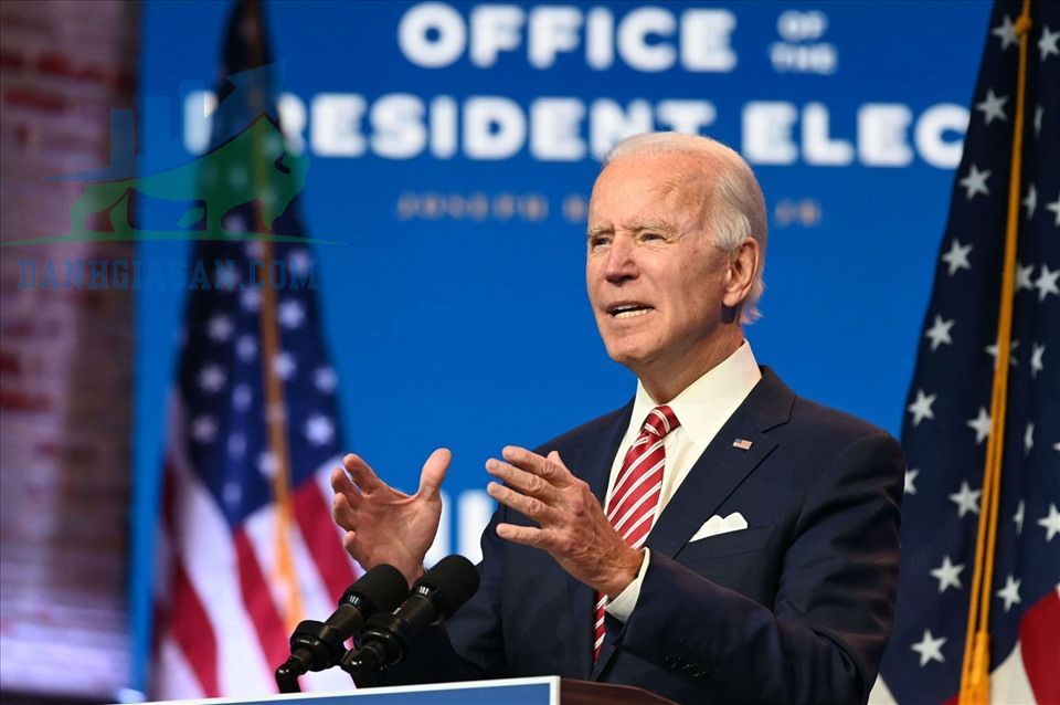 Tổng thống đắc cử Joe Biden tiêm vắc-xin Covid-19 trên truyền hình trực tiếp